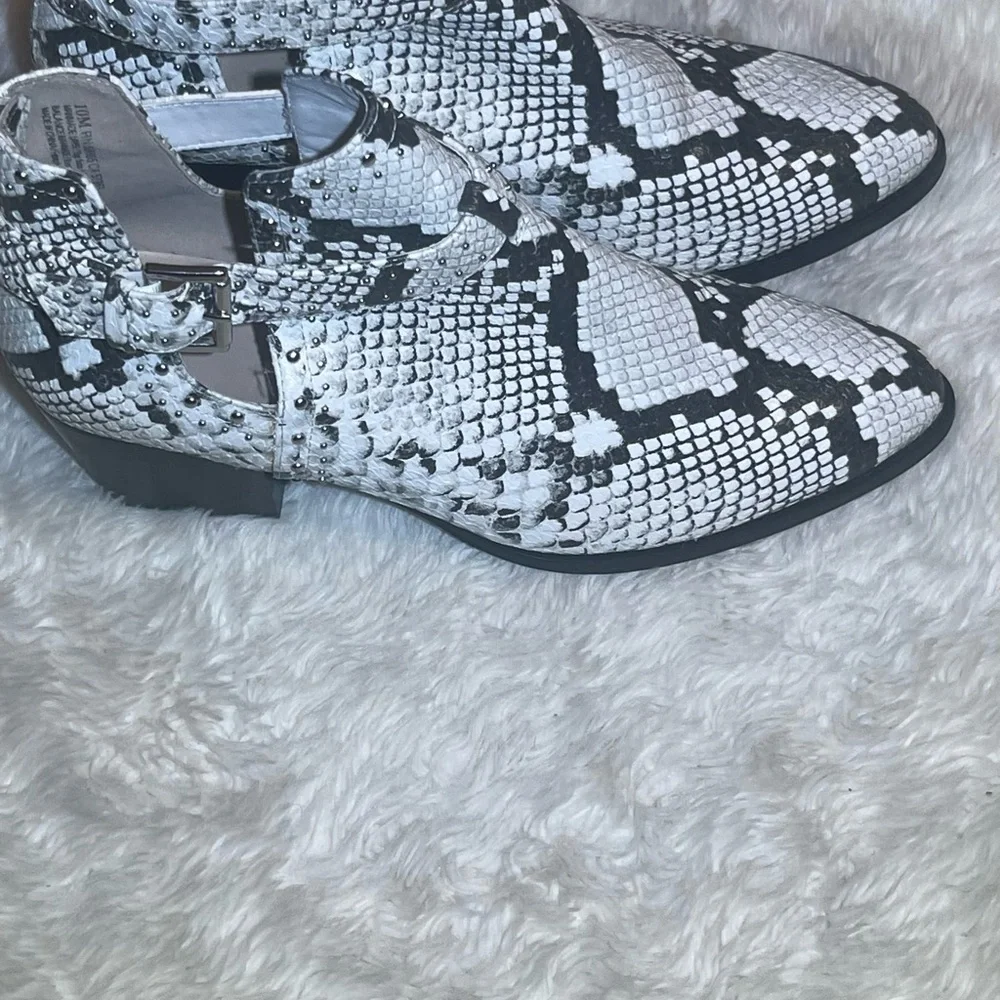 BP Women's Black and White Snake Print ankle boots size 10